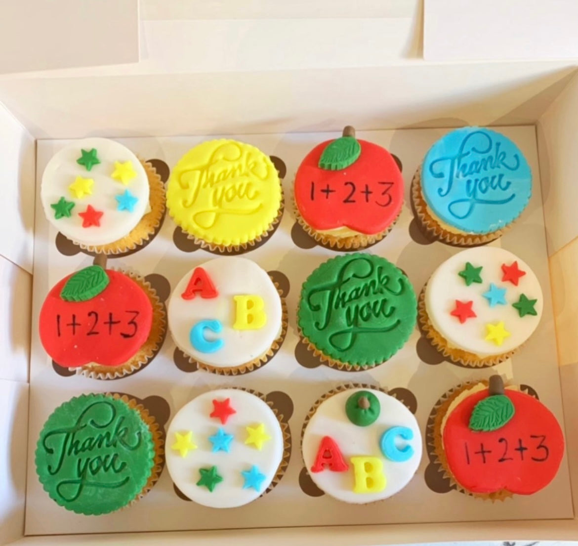 12 Cupcakes